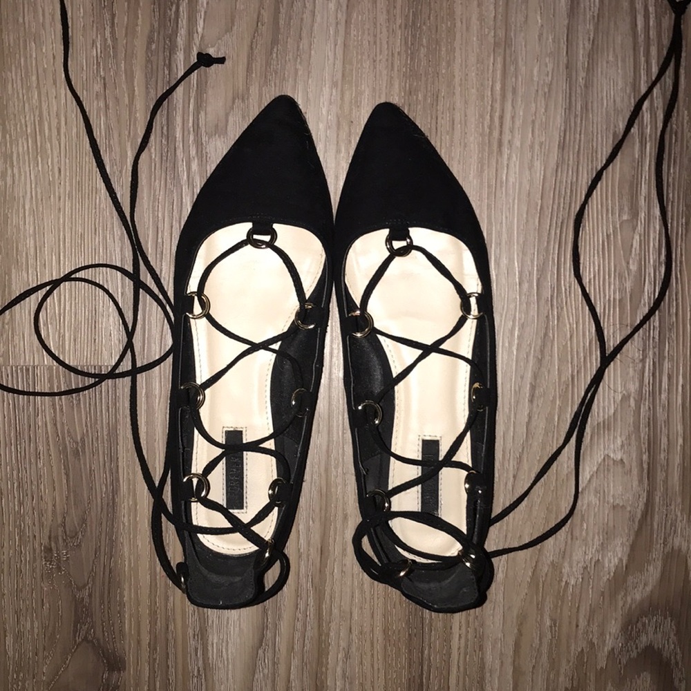 Tie around the ankle flats